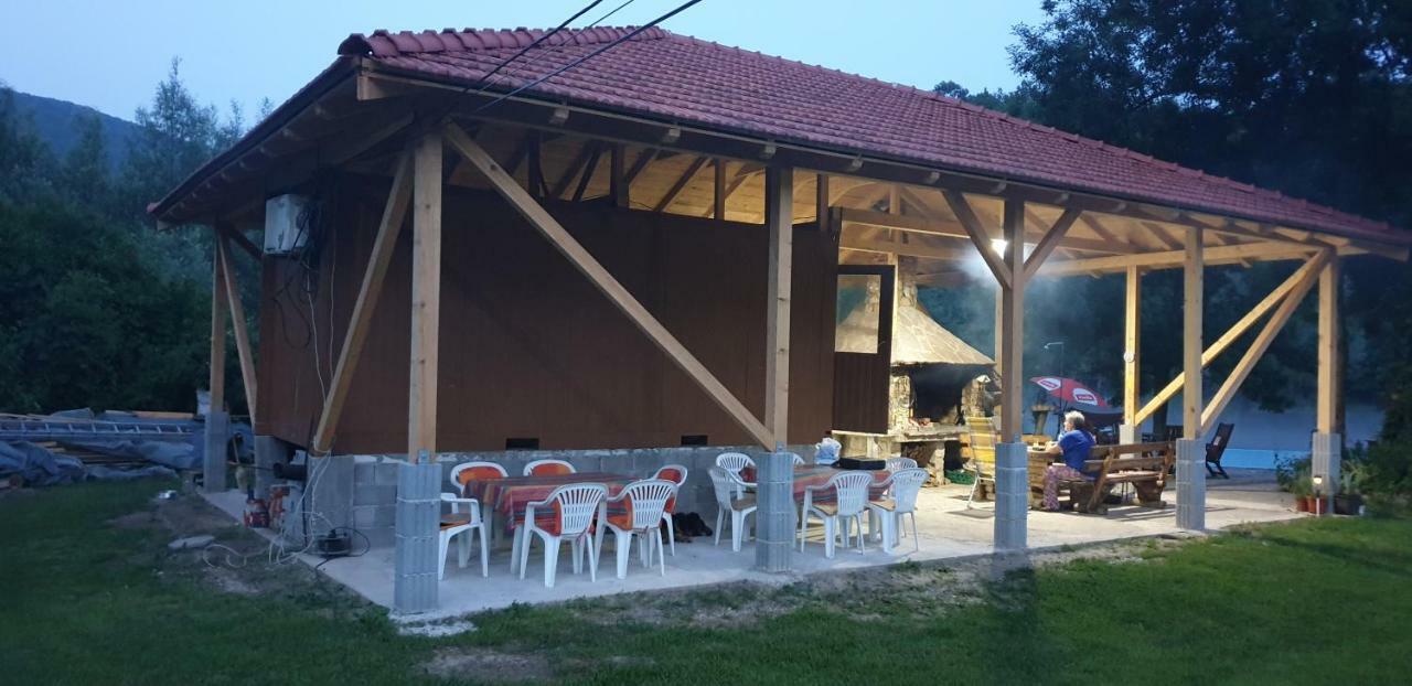 Auto Kamp Lav Hotel Kulen Vakuf Exterior photo